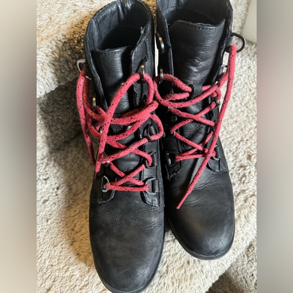 Sorel Phoenix Lace-Up Boots Black Size 8.5 used. - Picture 2 of 6